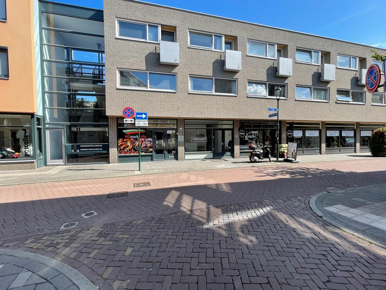 Licht 3-kamerappartement met terras en parking - Afbeelding 1