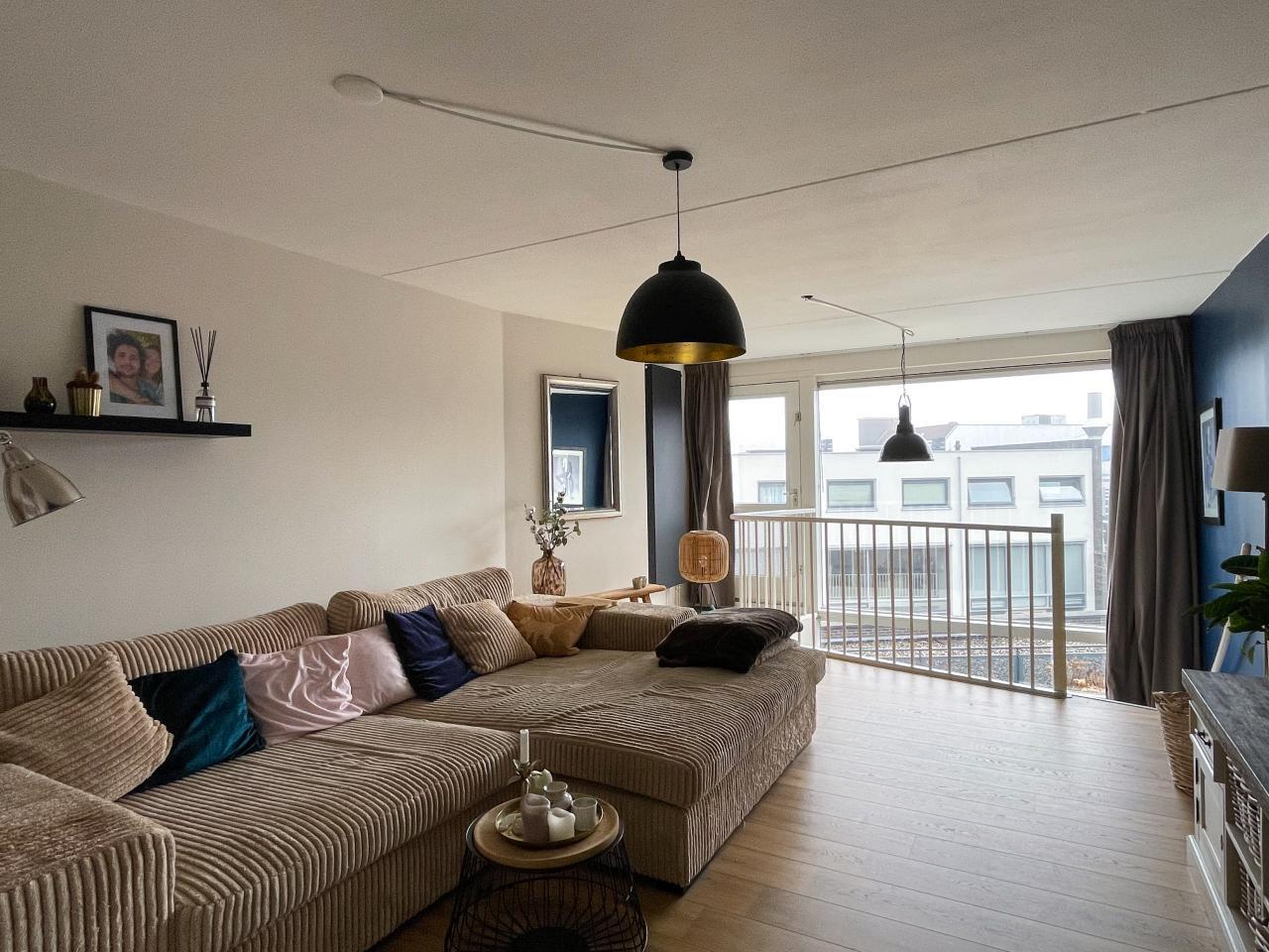 Licht 3-kamerappartement met terras en parking - Afbeelding 5