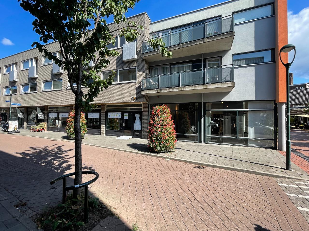 Bright 2-Bedroom Duplex with Terrace - Image 1