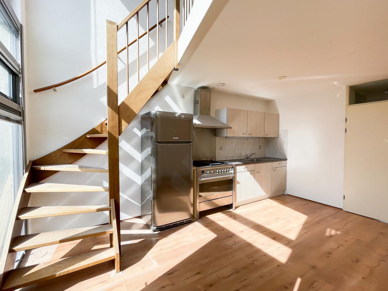 Bright 2-Bedroom Duplex with Terrace - Image 3