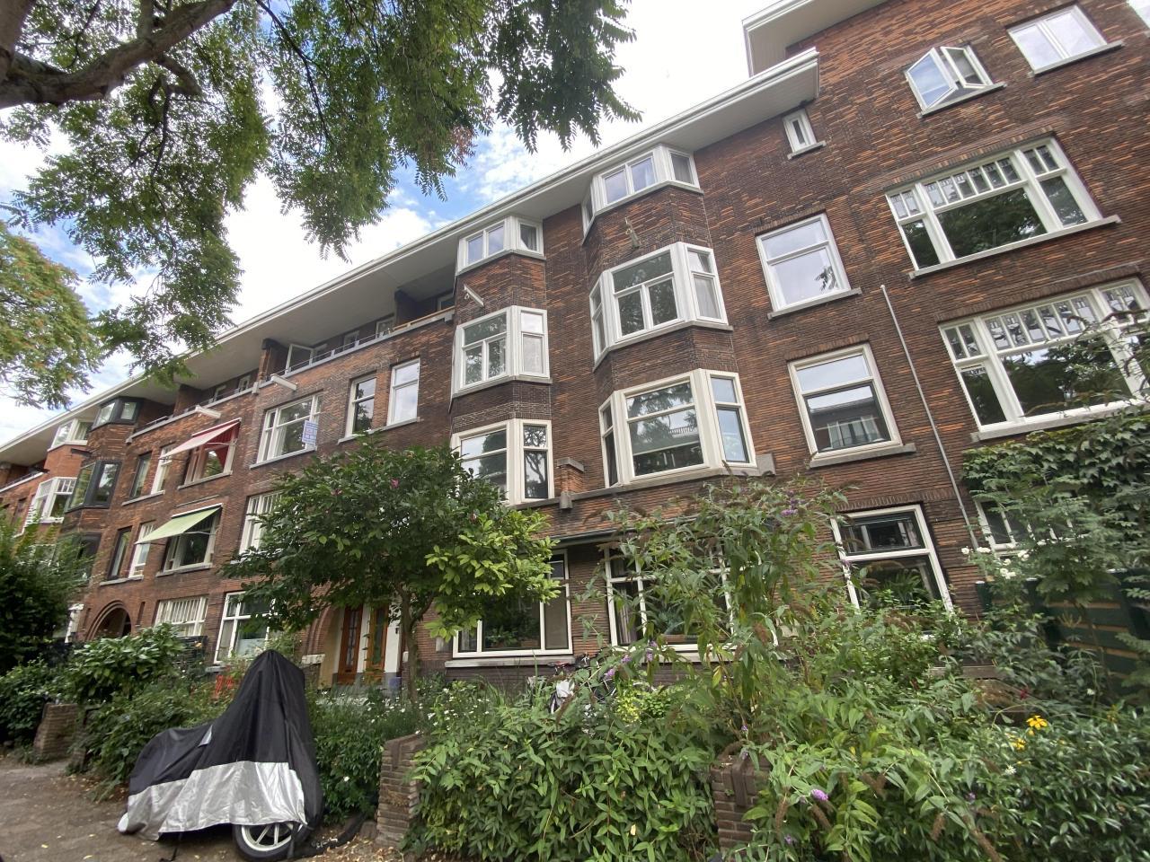 145 m² dubbel bovenhuis met 5 slaapkamers - Afbeelding 1