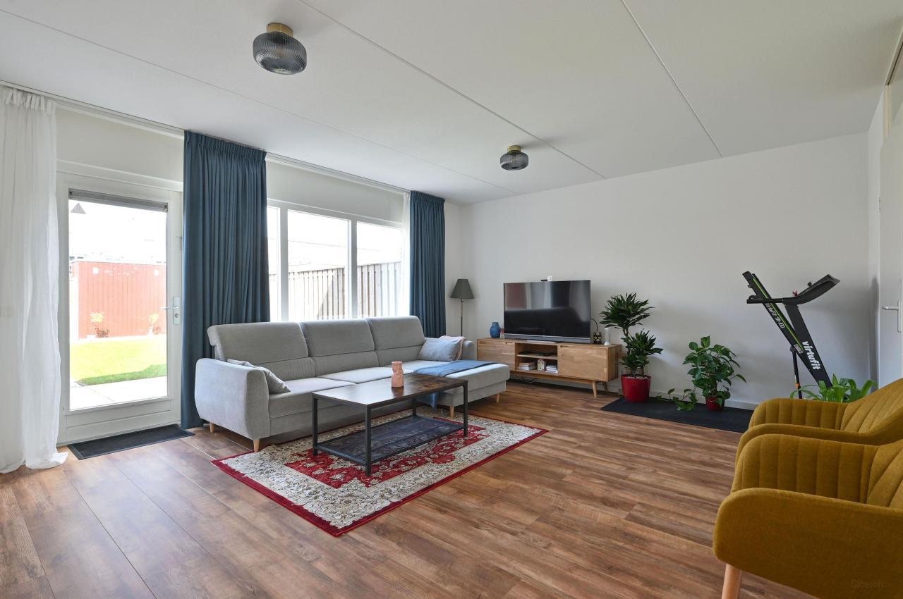 Family Home with Garden and 3 Bedrooms - Image 2