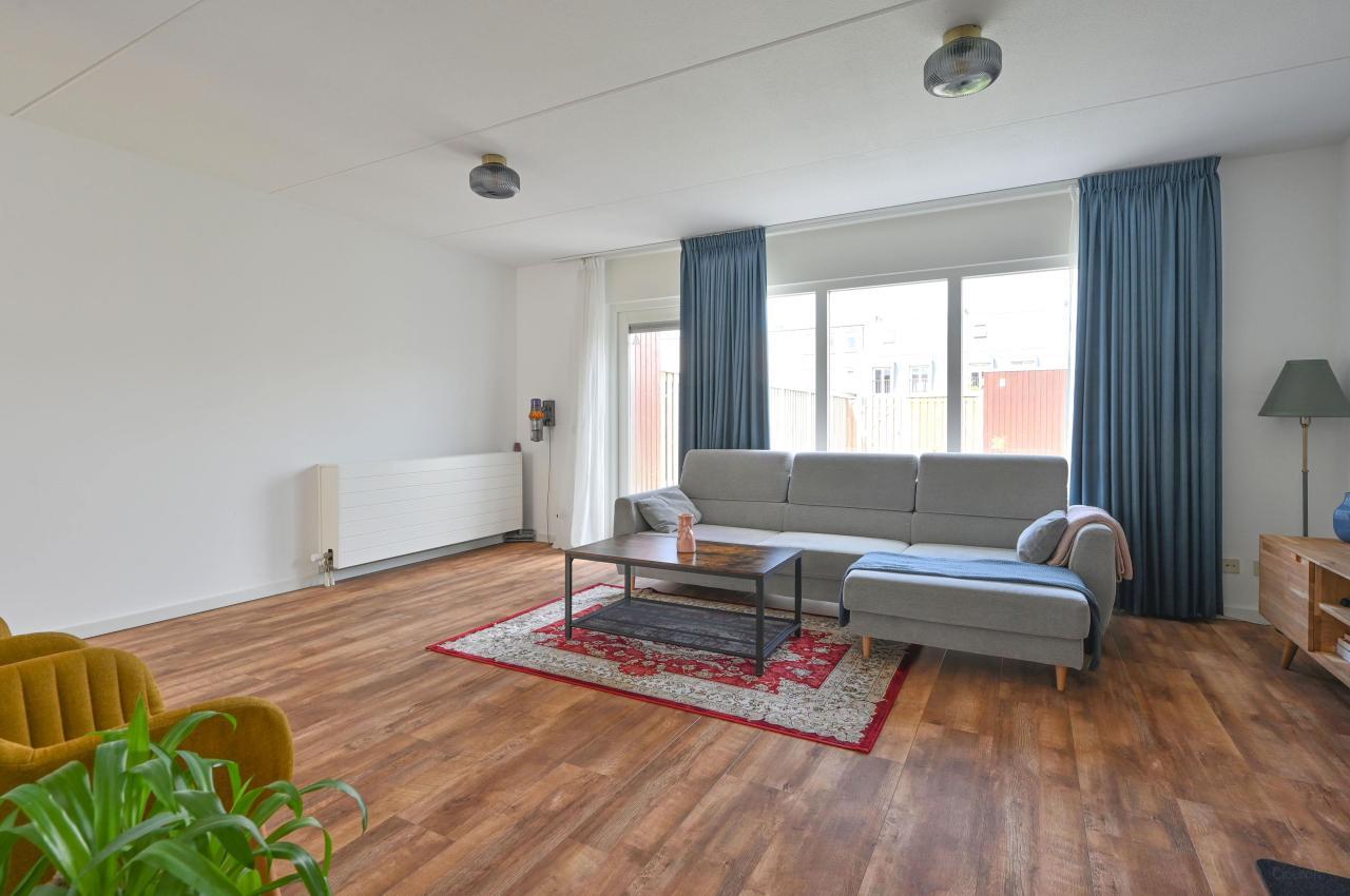 Family Home with Garden and 3 Bedrooms - Image 3