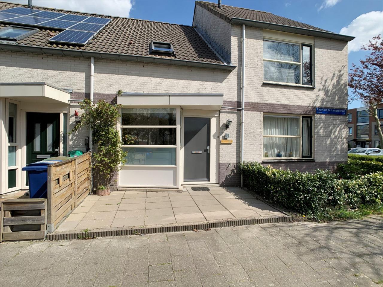Terraced house with garden and 3 bedrooms - Image 1