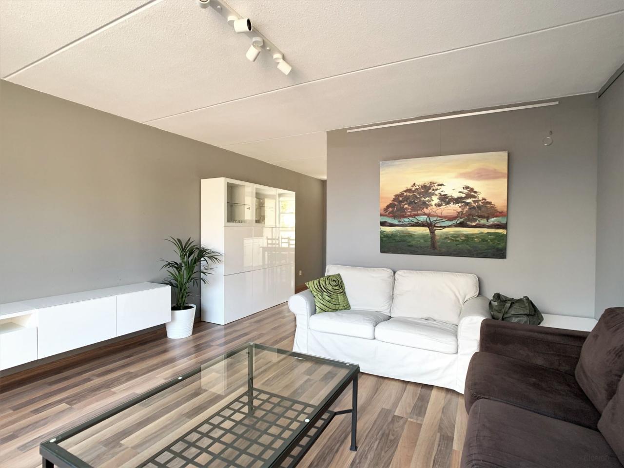Terraced house with garden and 3 bedrooms - Image 2