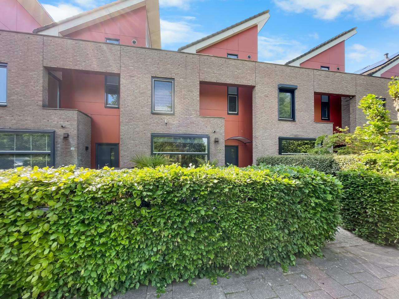 Furnished Townhouse with Park Views - Image 2
