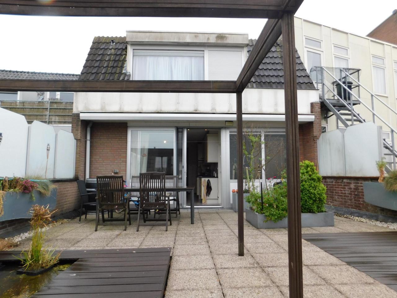 169 m² Living with Roof Terrace in Oosterhout Center - Image 1