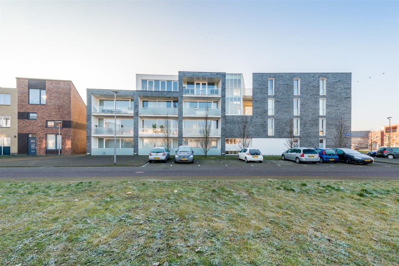Bright 3-room loft with balcony in Almere Poort - Image 1
