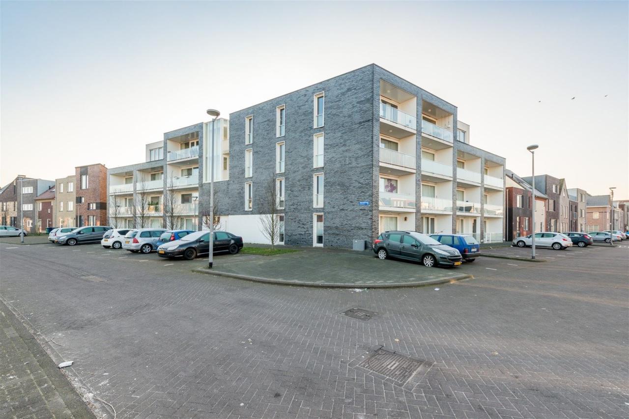 Bright 3-room loft with balcony in Almere Poort - Image 2