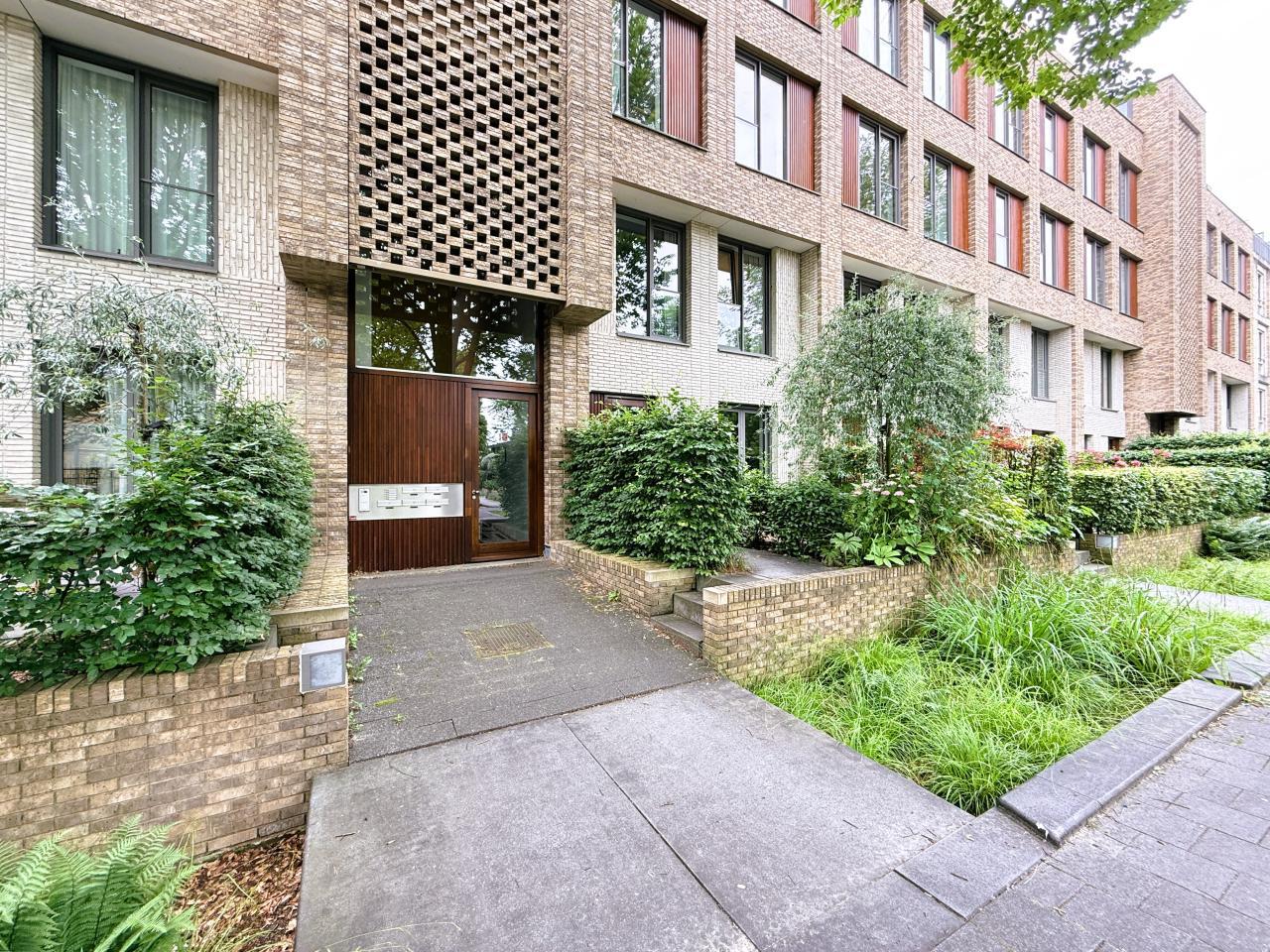 140 m² Living with Terrace and Parking Space - Image 2