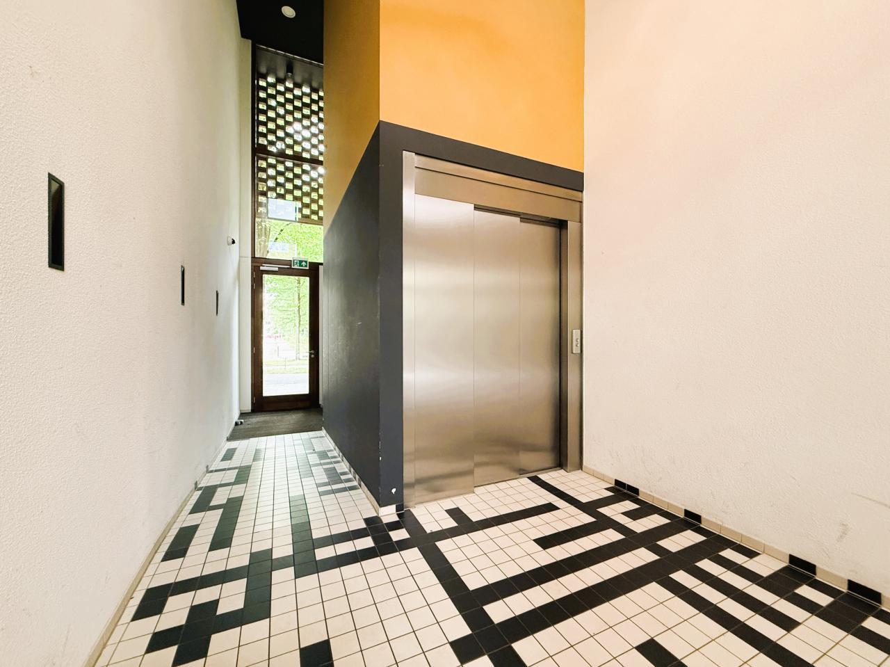 140 m² Living with Terrace and Parking Space - Image 3