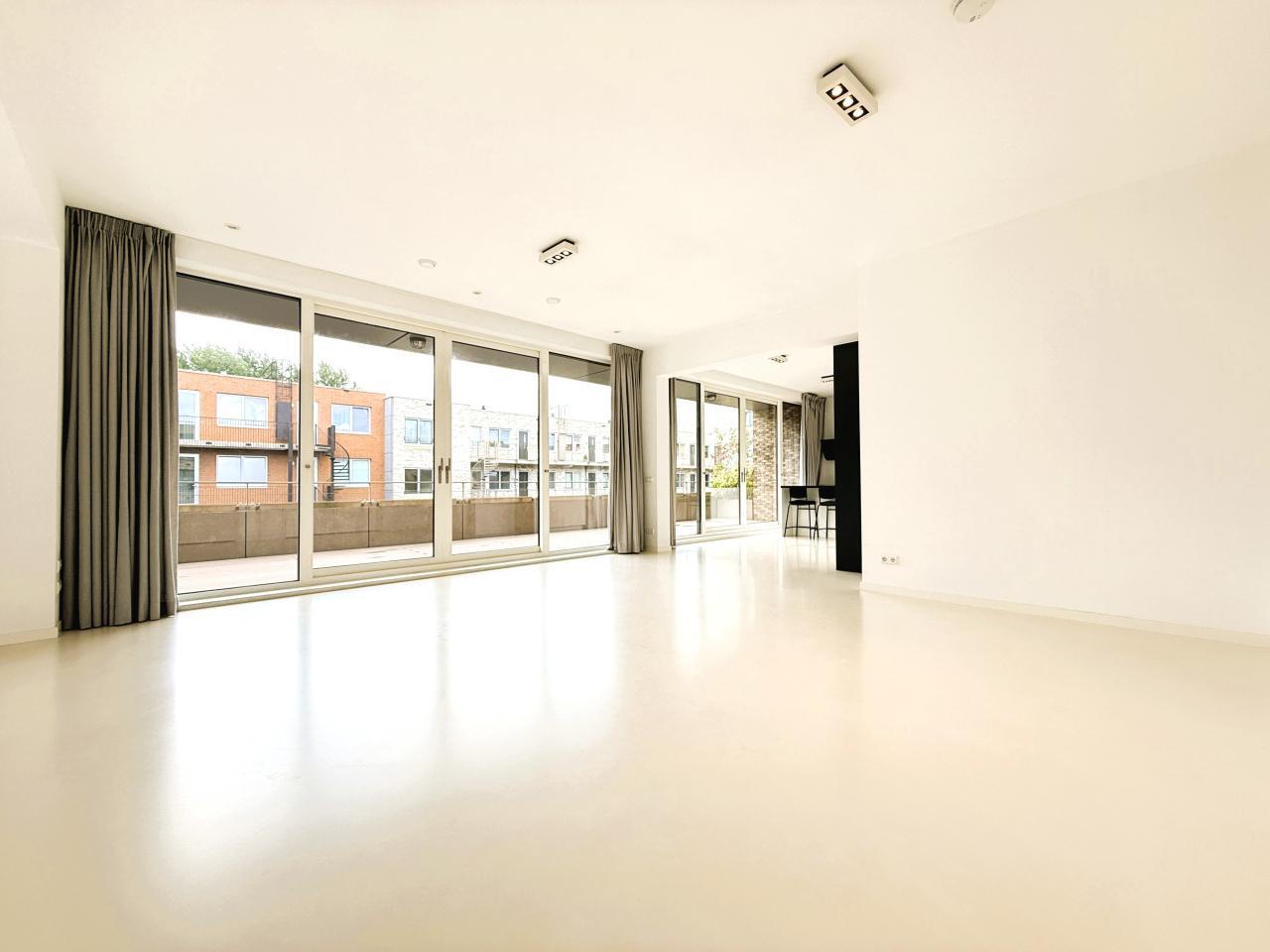 140 m² Living with Terrace and Parking Space - Image 4