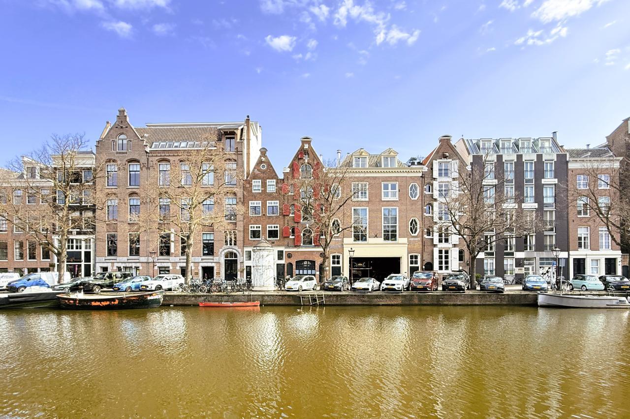 Dubbele bovenwoning met dakterras aan de gracht - Afbeelding 1