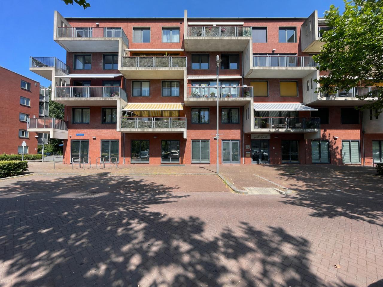 130 m² Apartment with 3 Bedrooms - Image 1