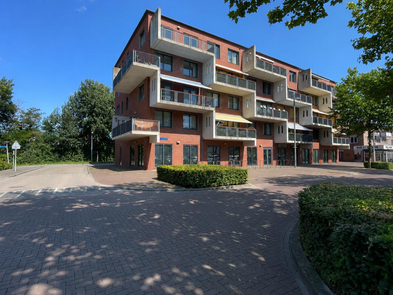 130 m² Apartment with 3 Bedrooms - Image 2