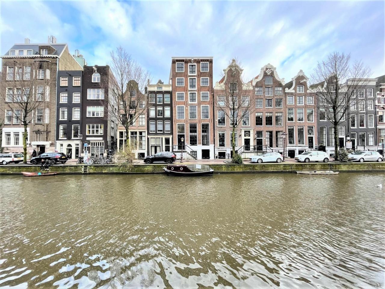 40 m² Canal-side Studio for Students - Image 1