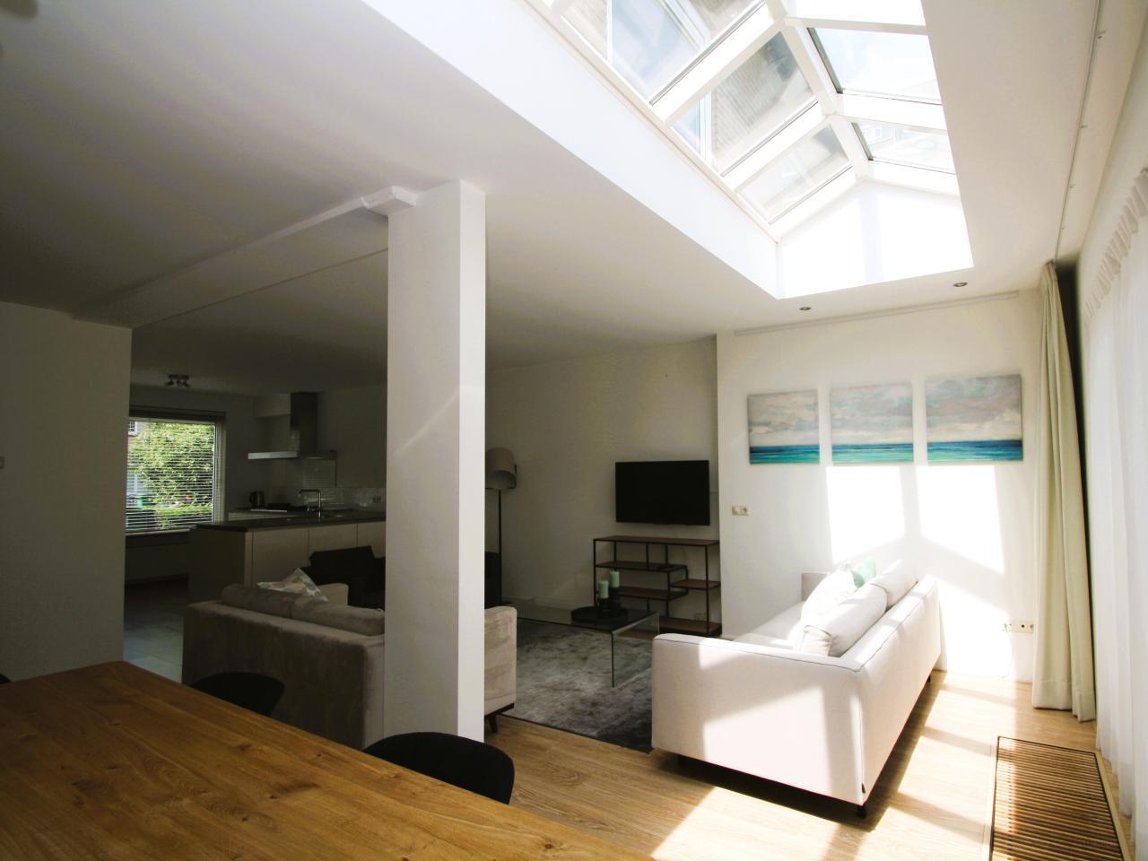 Ready-to-move-in family home with south-facing garden - Image 4