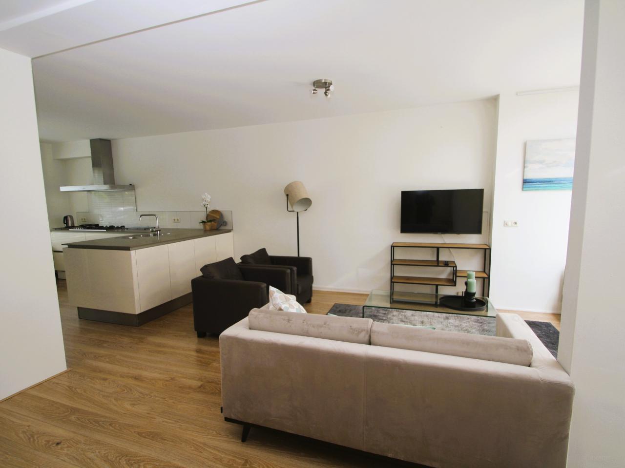 Ready-to-move-in family home with south-facing garden - Image 5