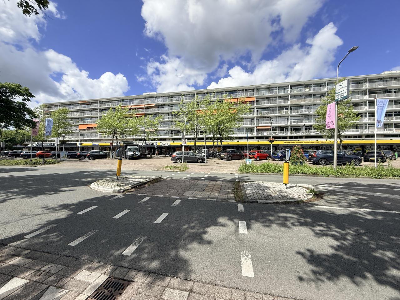 Gemeubileerd 4-kamerappartement met balkon - Afbeelding 1