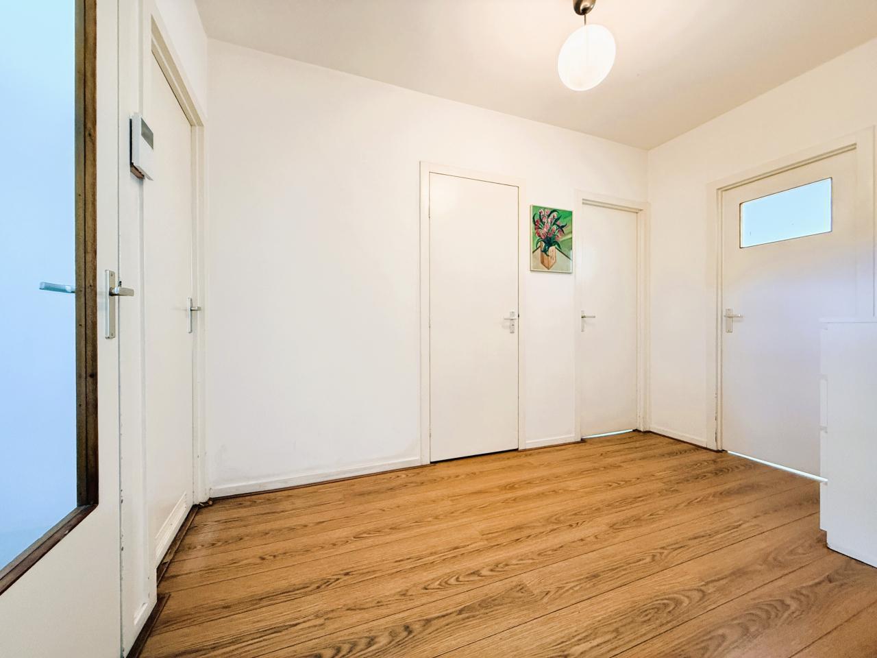 Gemeubileerd 4-kamerappartement met balkon - Afbeelding 4