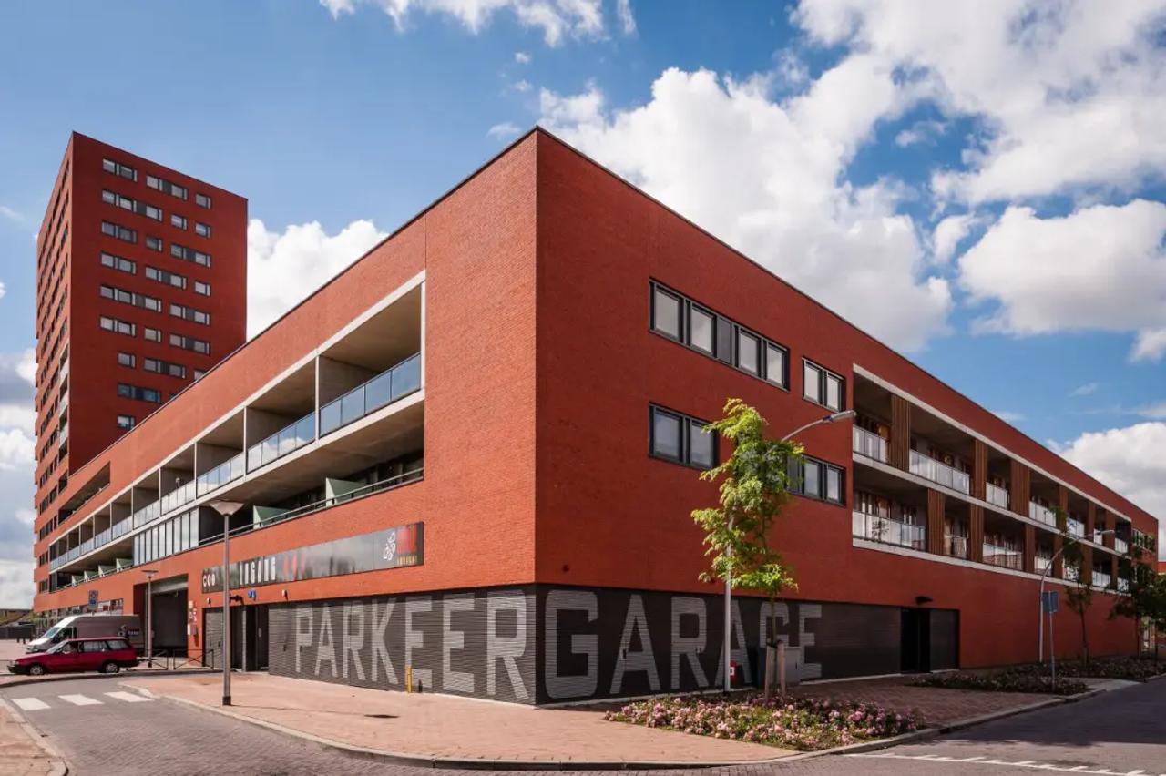 3-room apartment with terrace and parking space - Image 3
