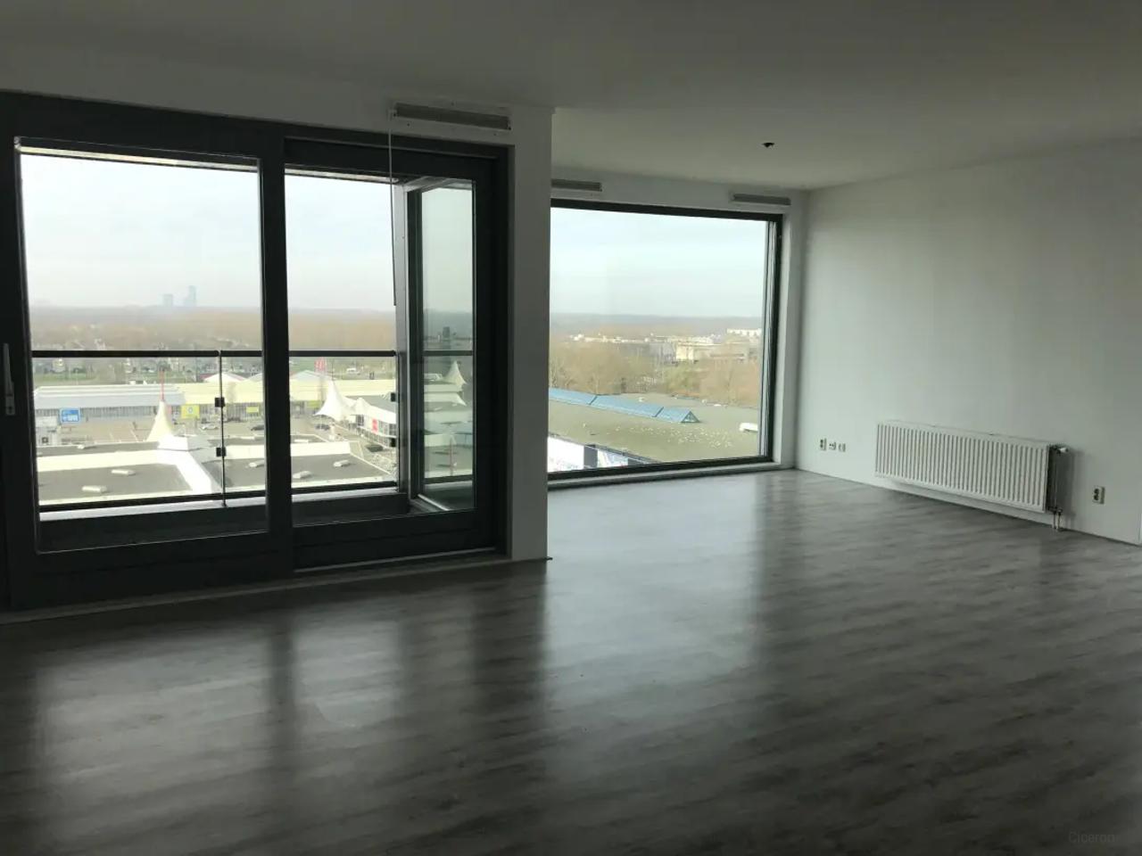 2-Bedroom Apartment with Balcony Overlooking Central Park - Image 2