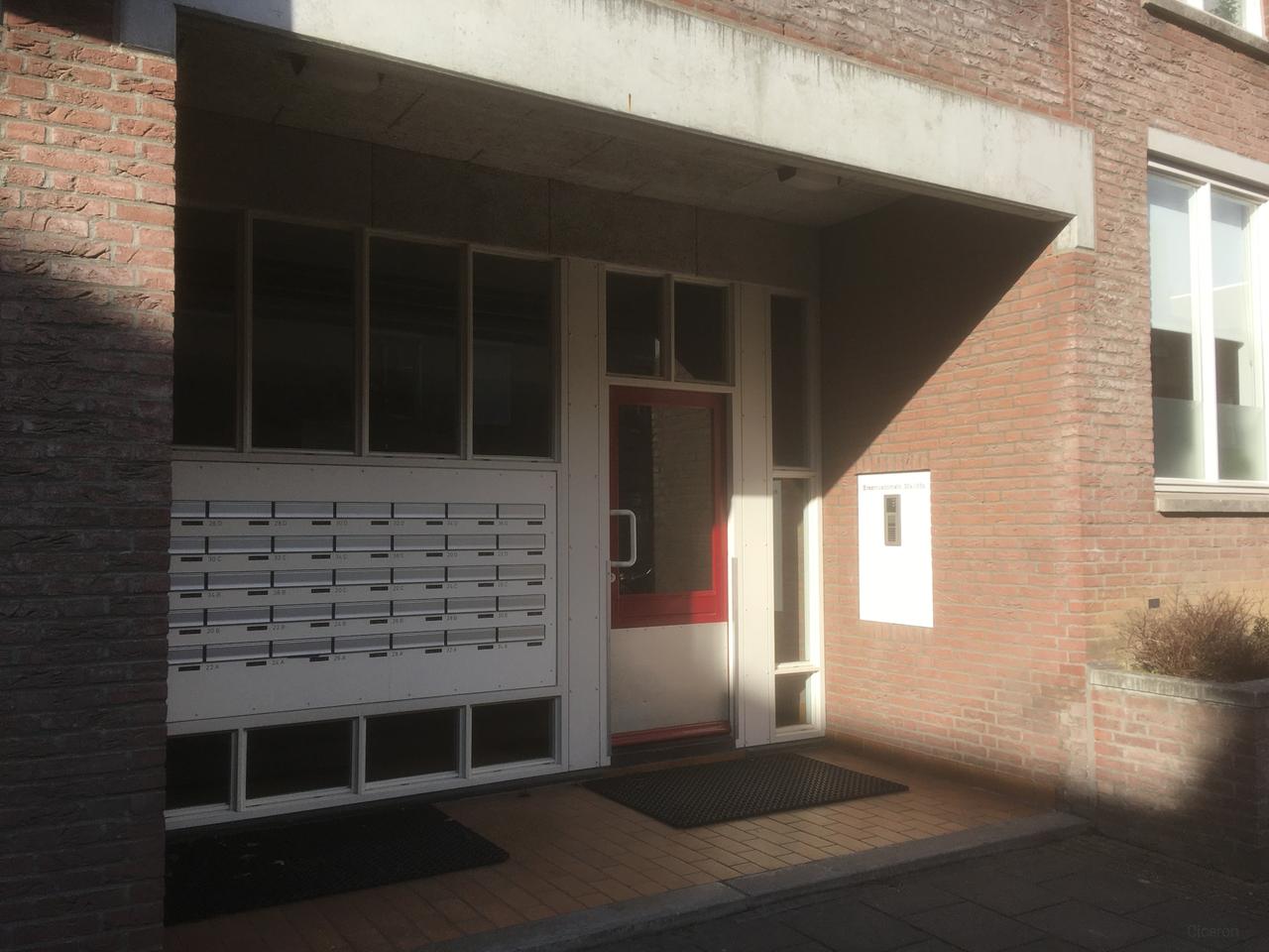 Gestoffeerd appartement met garage nabij het MUMC - Afbeelding 2