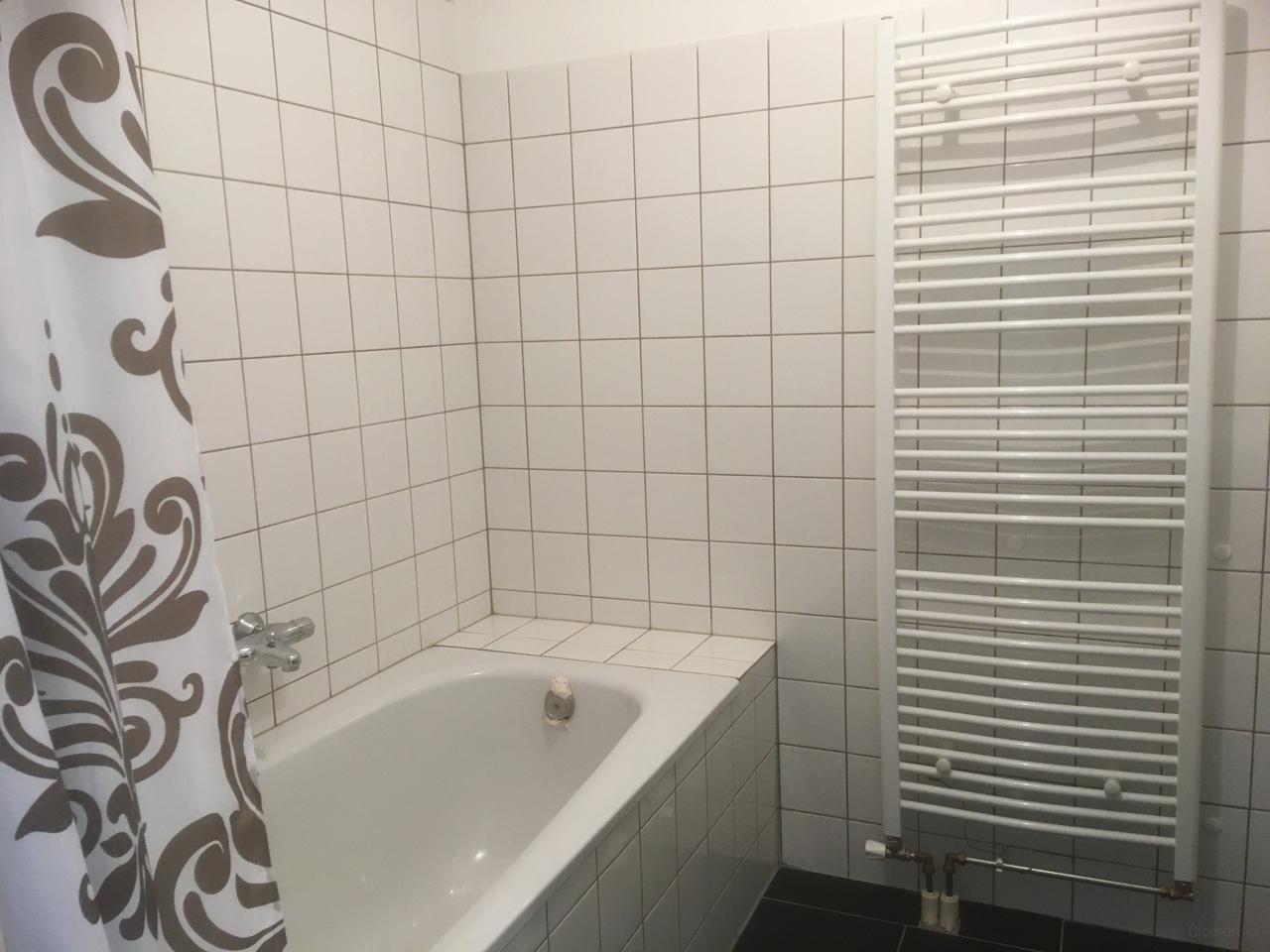 Gestoffeerd appartement met garage nabij het MUMC - Afbeelding 12