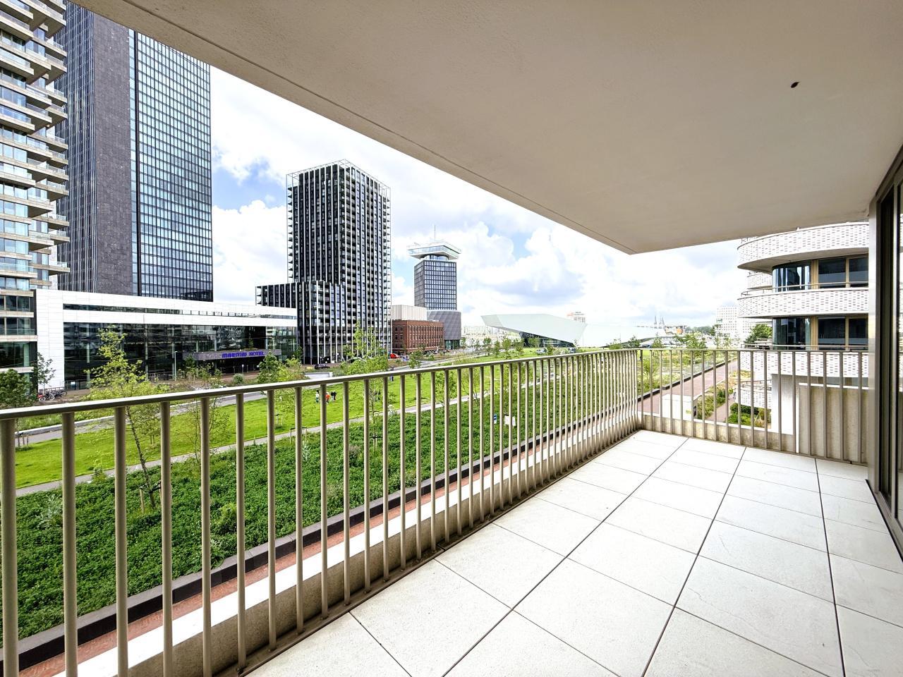 146 m² met terras aan het IJ in Amsterdam Noord - Afbeelding 1