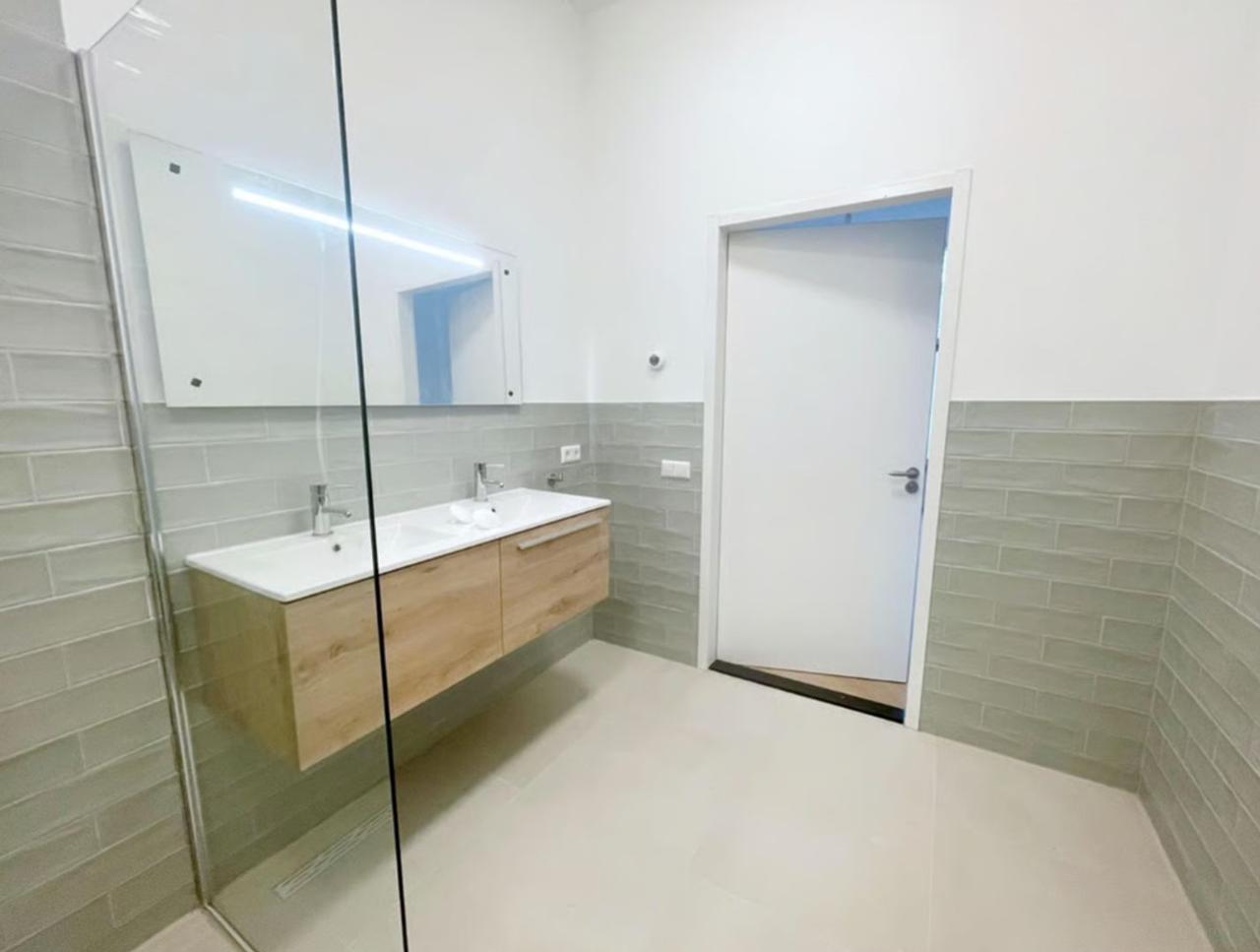 Two Bedrooms and Garden in Voscuyl - Image 9