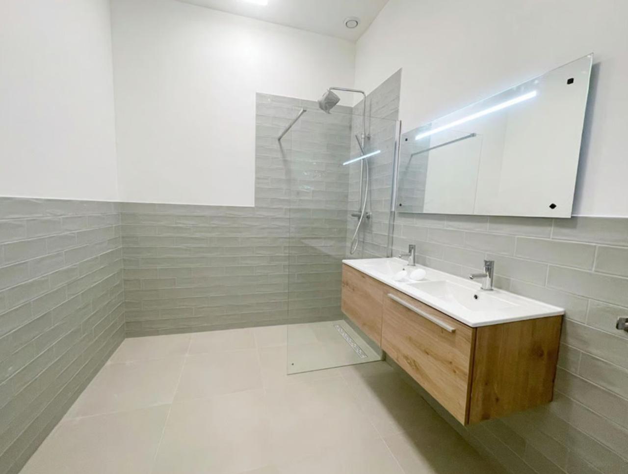 Two Bedrooms and Garden in Voscuyl - Image 10