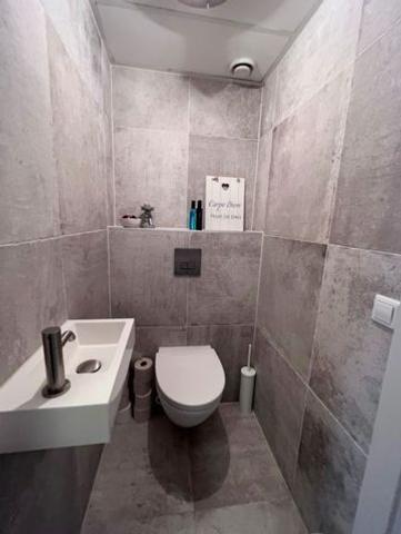 Furnished 1-bedroom apartment near Leidseplein - Image 21