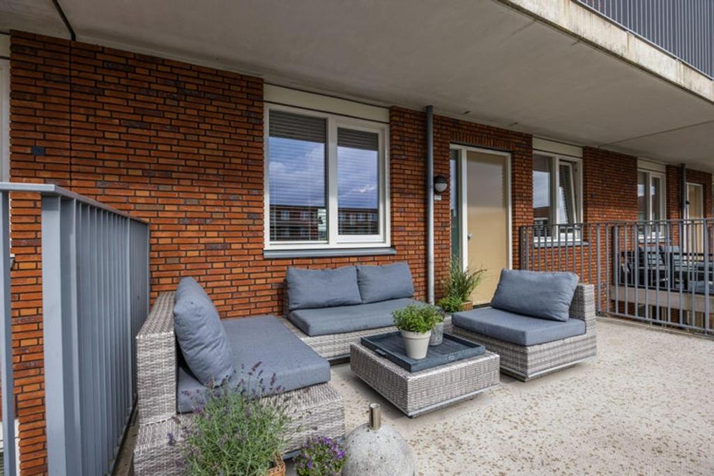 Gemeubileerd 3-kamerappartement met balkon - Afbeelding 1