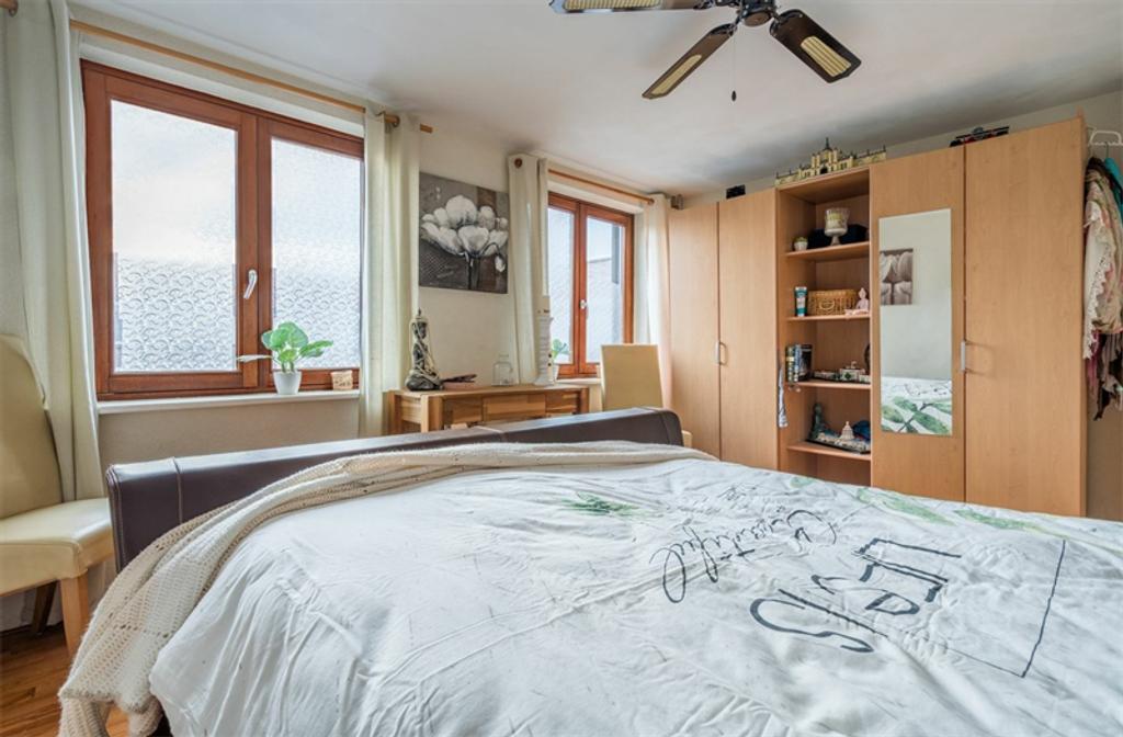Spacious Family Home with Garden in Tilburg - Image 3