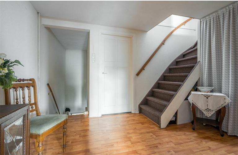 Spacious Family Home with Garden in Tilburg - Image 4
