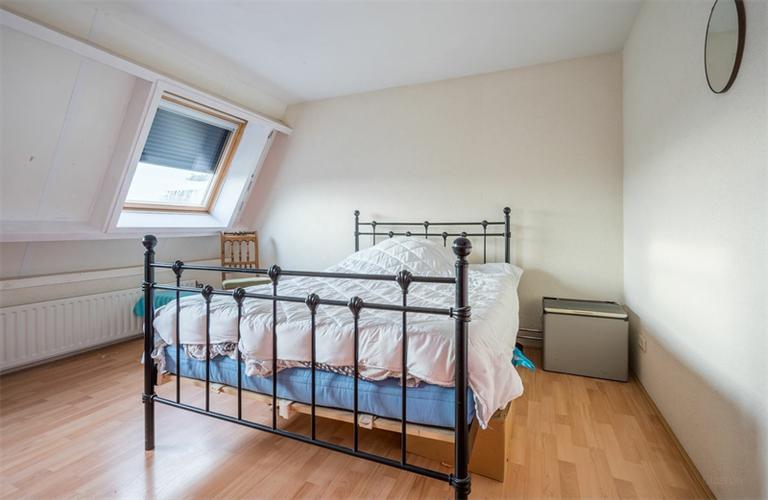 Spacious Family Home with Garden in Tilburg - Image 8