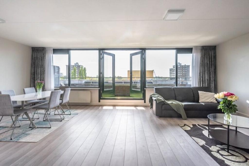 100 m² appartement met balkon aan Stadshart - Afbeelding 1
