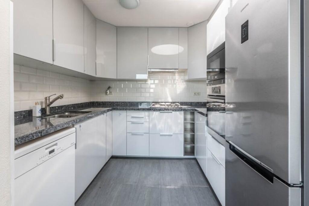 100 m² appartement met balkon aan Stadshart - Afbeelding 3