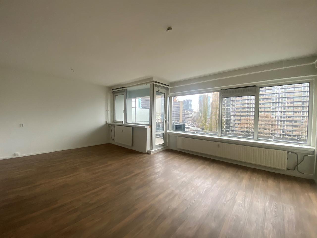 81 m² wonen met skylinezicht in Rotterdam - Afbeelding 1