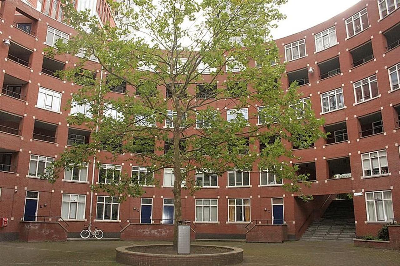 102 m² appartement met balkon in Den Haag - Afbeelding 1
