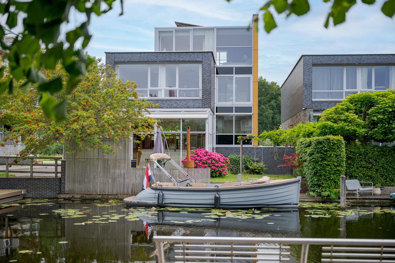 Vrijstaande watervilla met eigen steiger - Afbeelding 1