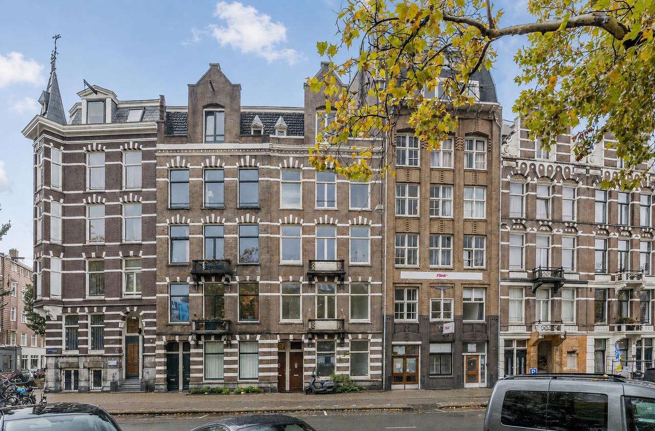69 m² appartement met balkon aan de Nassaukade - Afbeelding 1