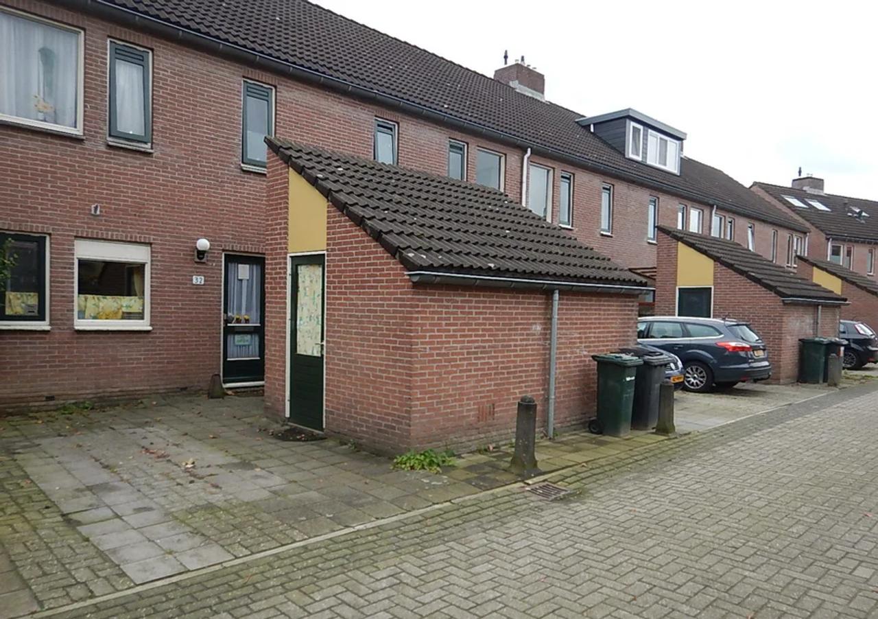 Tussenwoning aan het water in Gerenbroek - Afbeelding 1