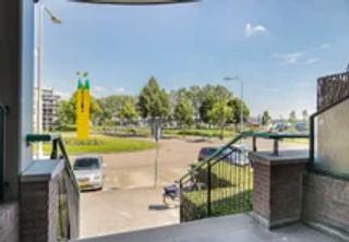 82 m² appartement met balkon bij station - Afbeelding 3
