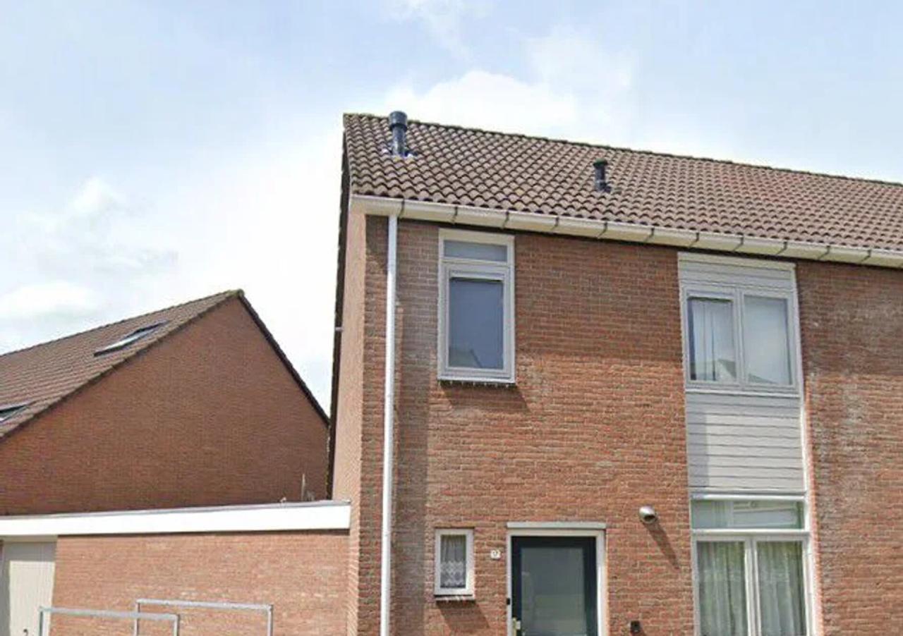 Corner House with 3 Bedrooms in Camminghaburen - Image 1