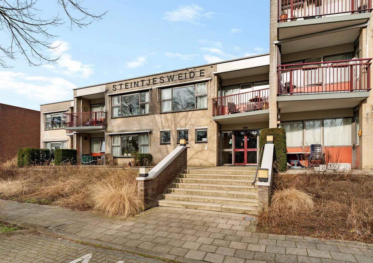 3-room senior apartment with south-facing balcony - Image 1
