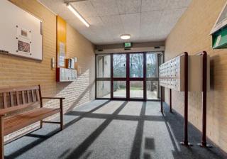 3-room senior apartment with south-facing balcony - Image 2