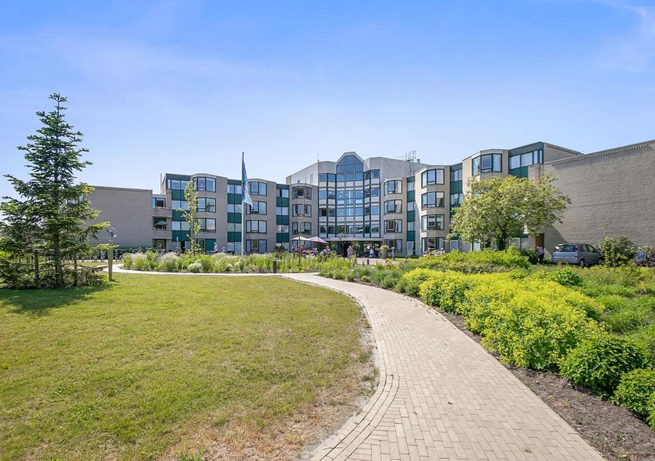 Ground floor apartment with 2 bedrooms - Image 1