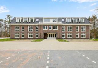 Ground floor 1-bedroom apartment with parking - Image 2