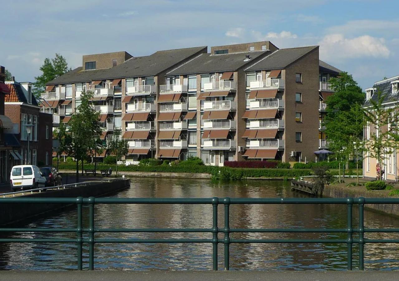 Licht 2-kamerappartement met balkon - Afbeelding 1